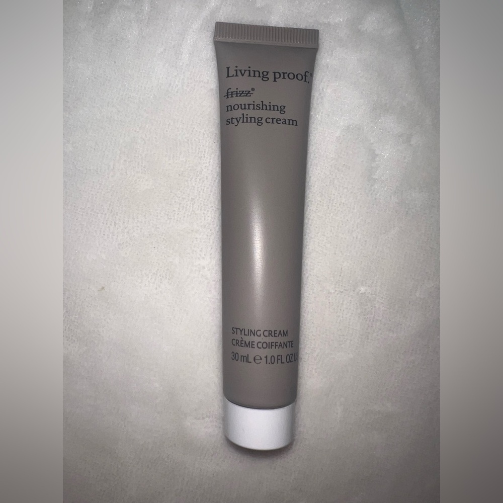 Living Proof Travel Haircare Set – Shampoo, Conditioner, Styling & Dry Shampoo - Picture 5 of 10